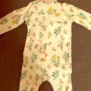 Carter’s pajamas set with hat size 6 months
